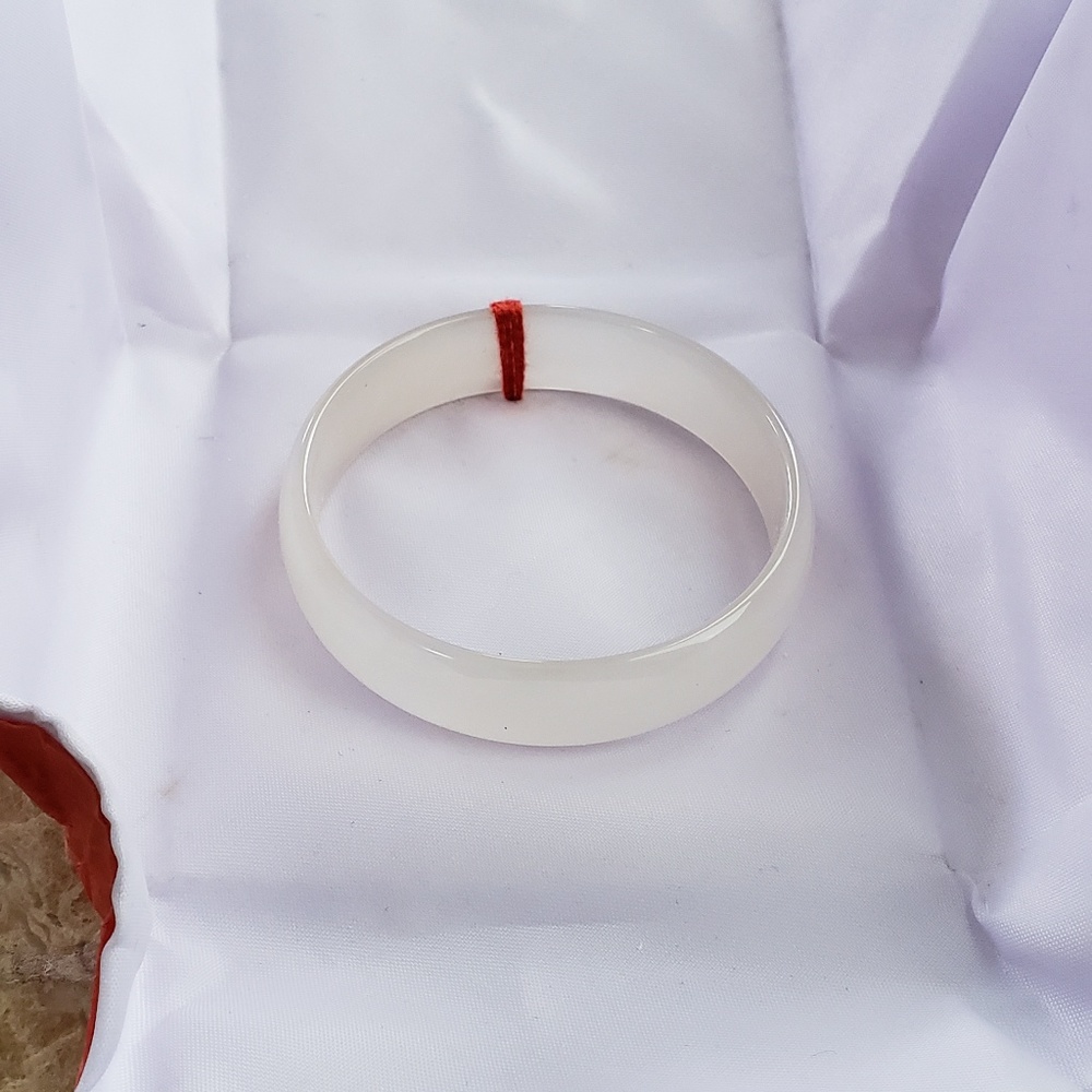 Genuine Clear/White Agate Bangle
